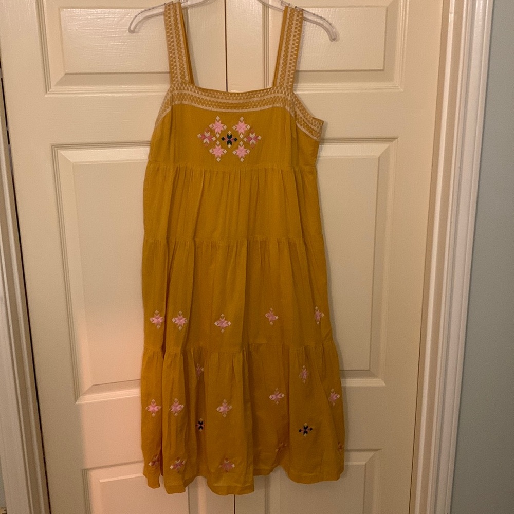 Madewell size 2 beautiful summer yellow dress with embroidery and button back 🌞